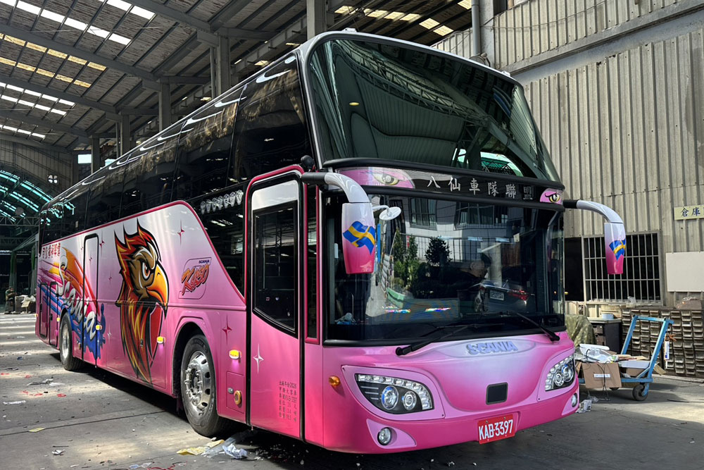 Scania三排椅遊覽車