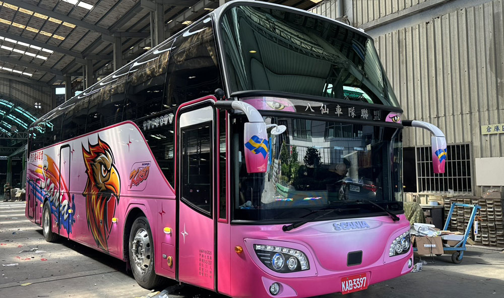 Scania三排椅遊覽車